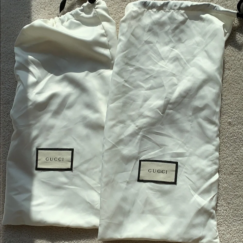 Gucci White Minimalist Sneakers Sleek Design - Picture 5 of 9